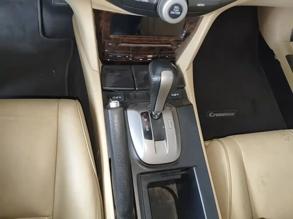 Honda Crosstour 2015 — фото 14