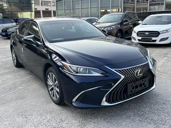 Lexus ES 2018