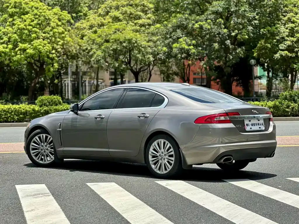 Jaguar XF 2010 — фото 2