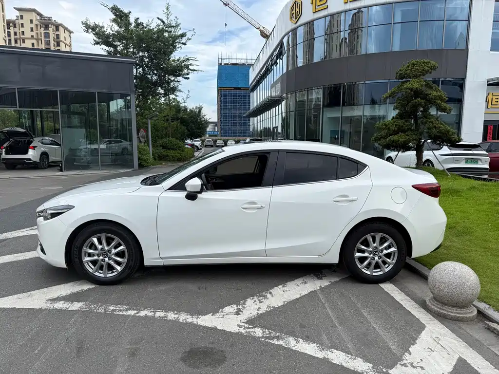 Mazda 3 Axela 2017 — фото 2
