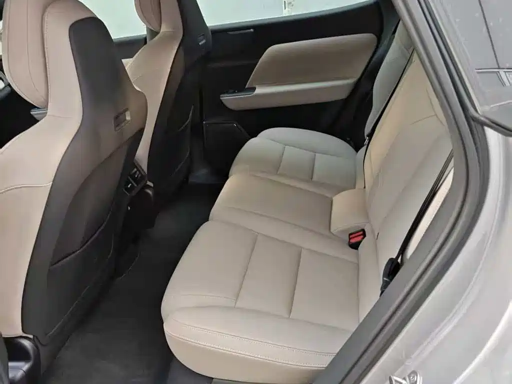 Volvo XC70 PHEV 2025