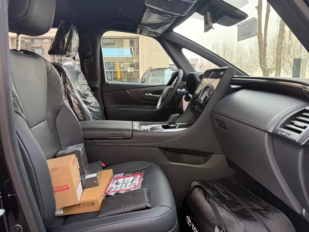 Toyota Alphard — фото 12