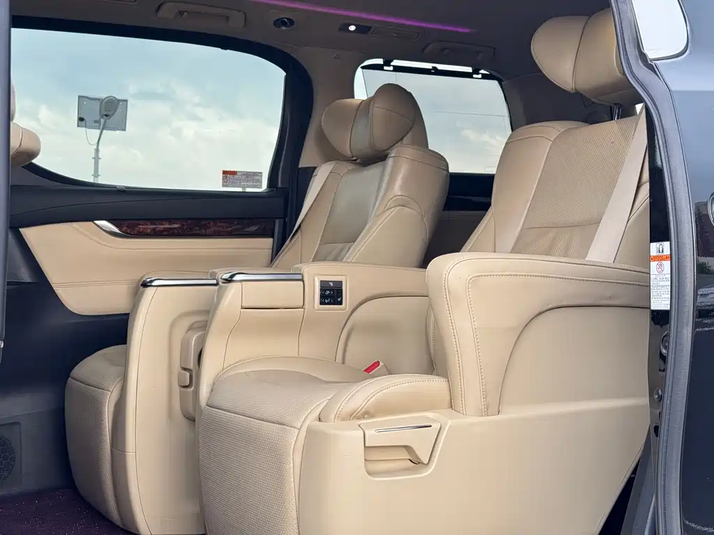 Toyota Alphard 2020 — фото 13