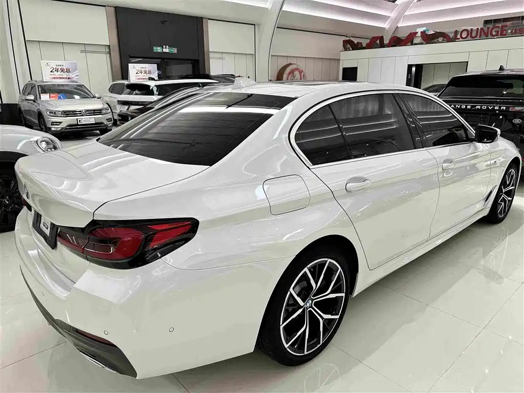 BMW 5 Series 2023 — фото 16