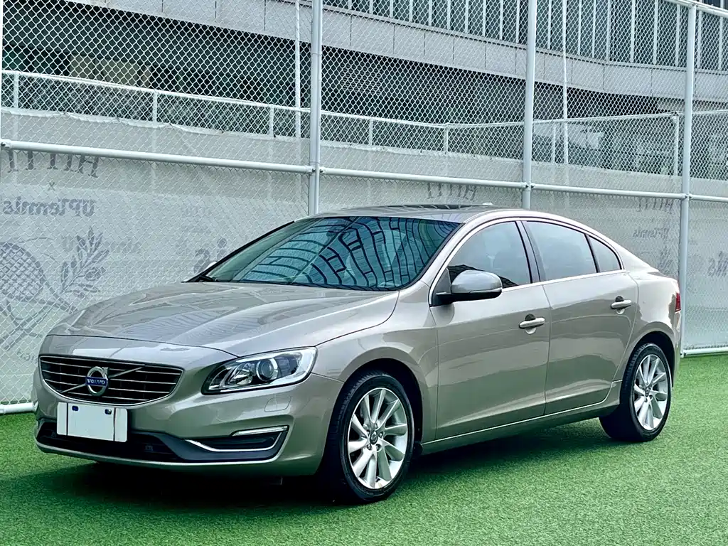 Volvo S60 2014 — фото 1
