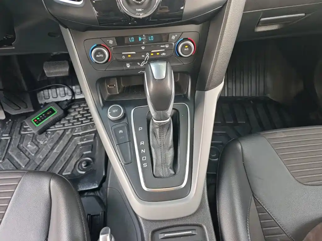 Ford Focus 2018 — фото 14