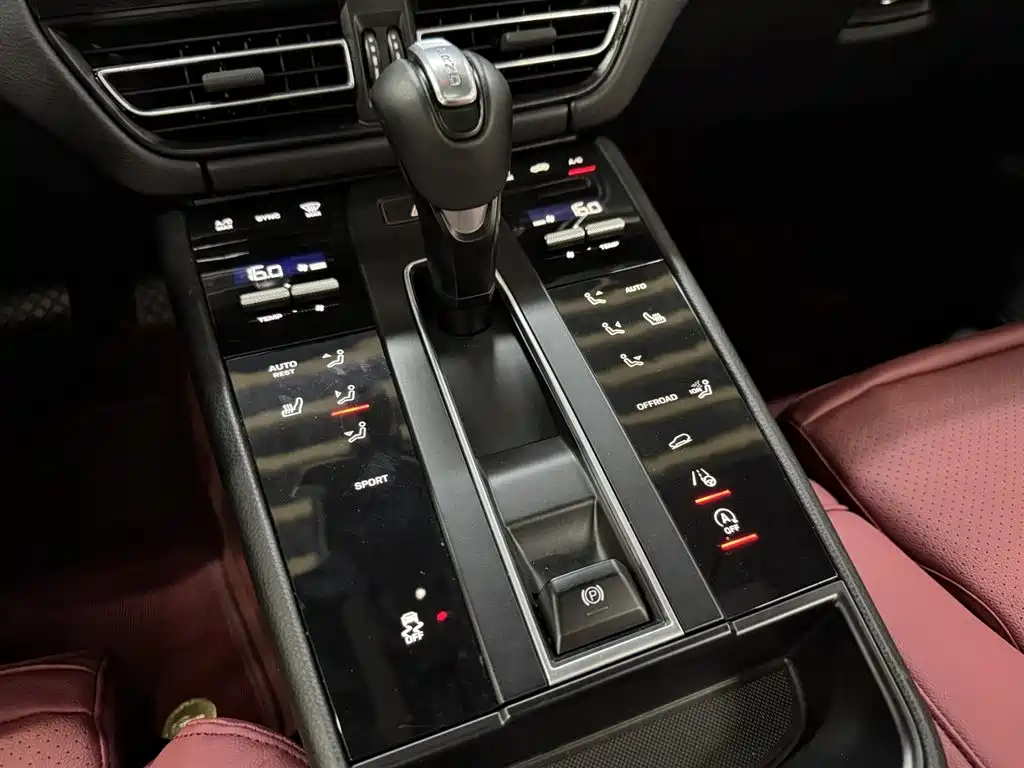 Porsche Macan 2023 — фото 16