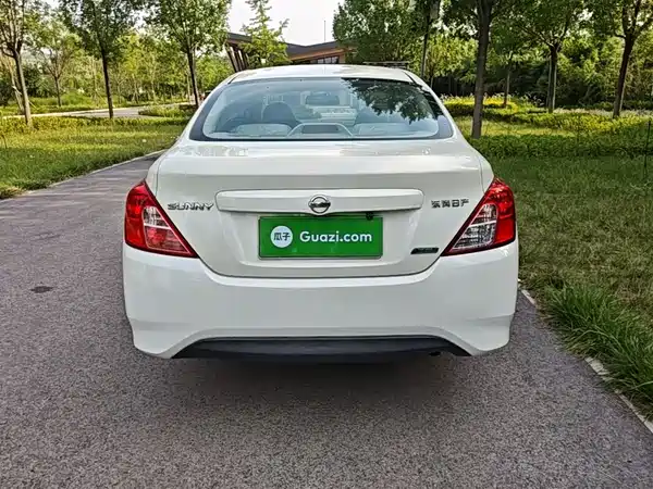 Nissan Sunny 2015