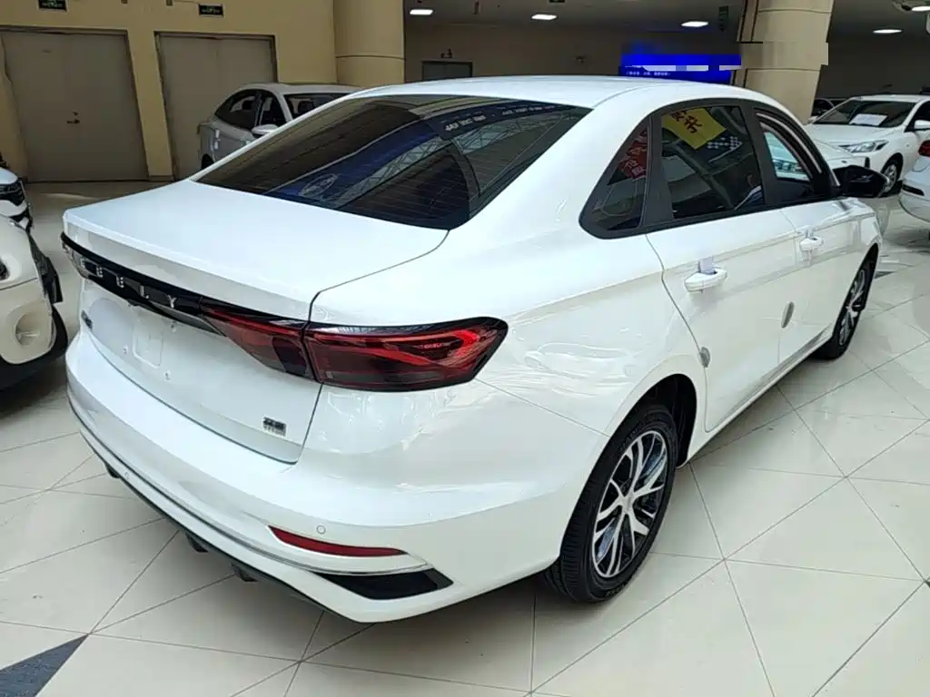 Geely Emgrand 2024