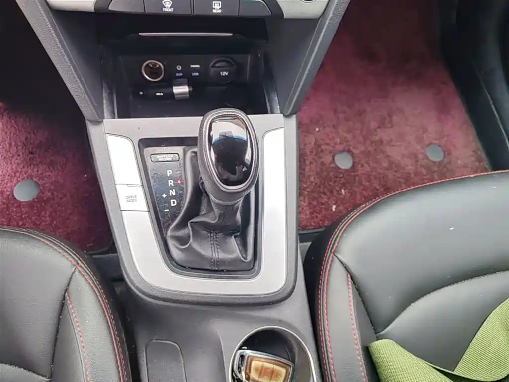 Hyundai Elantra 2017 — фото 14