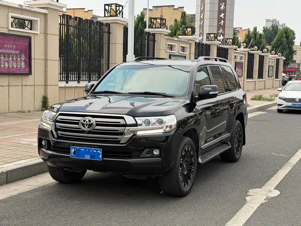Toyota Land Cruiser 2019 — фото 1