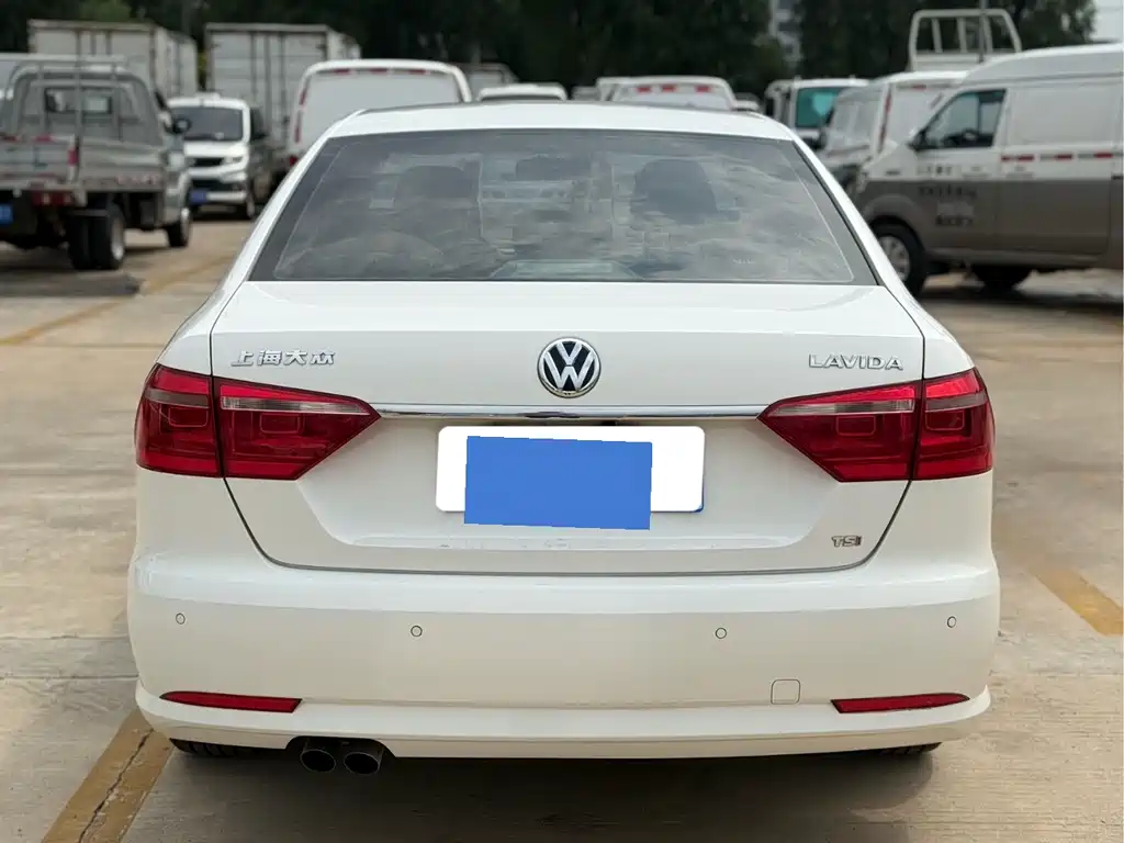 Volkswagen Lavida 2013