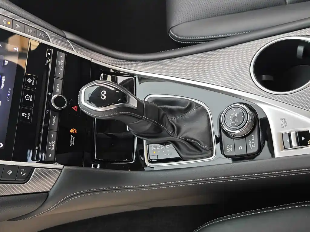 Infiniti Q50L 2019 — фото 22