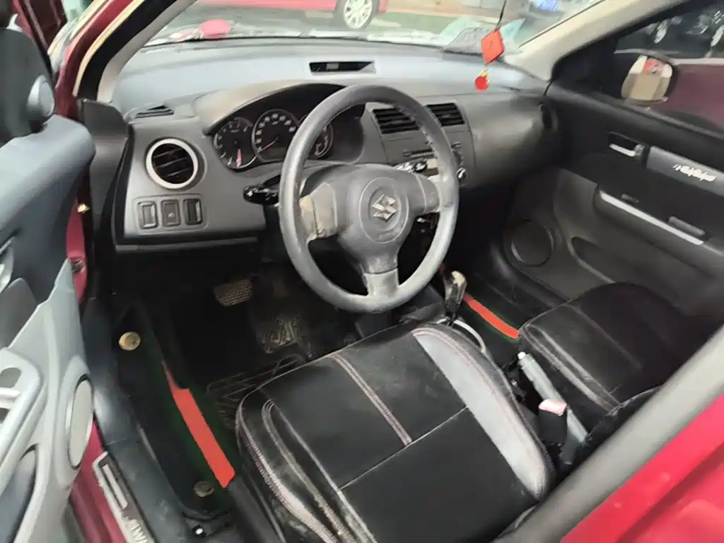 Suzuki Swift 2015 — фото 10