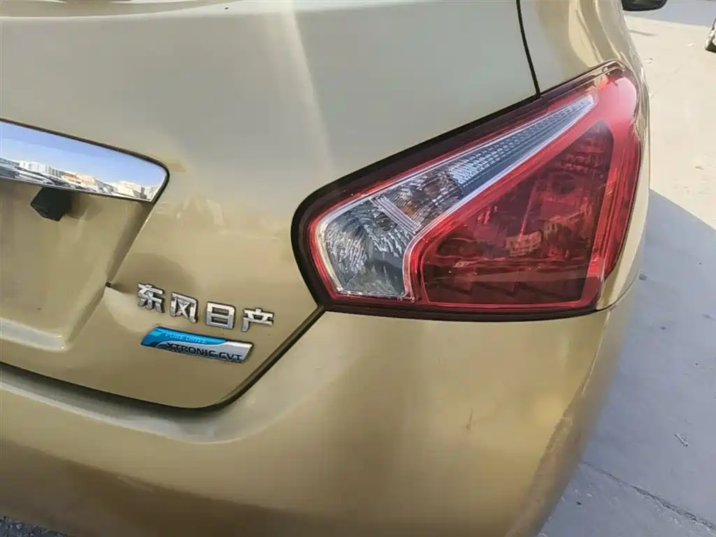 Nissan Tiida 2015 — фото 8