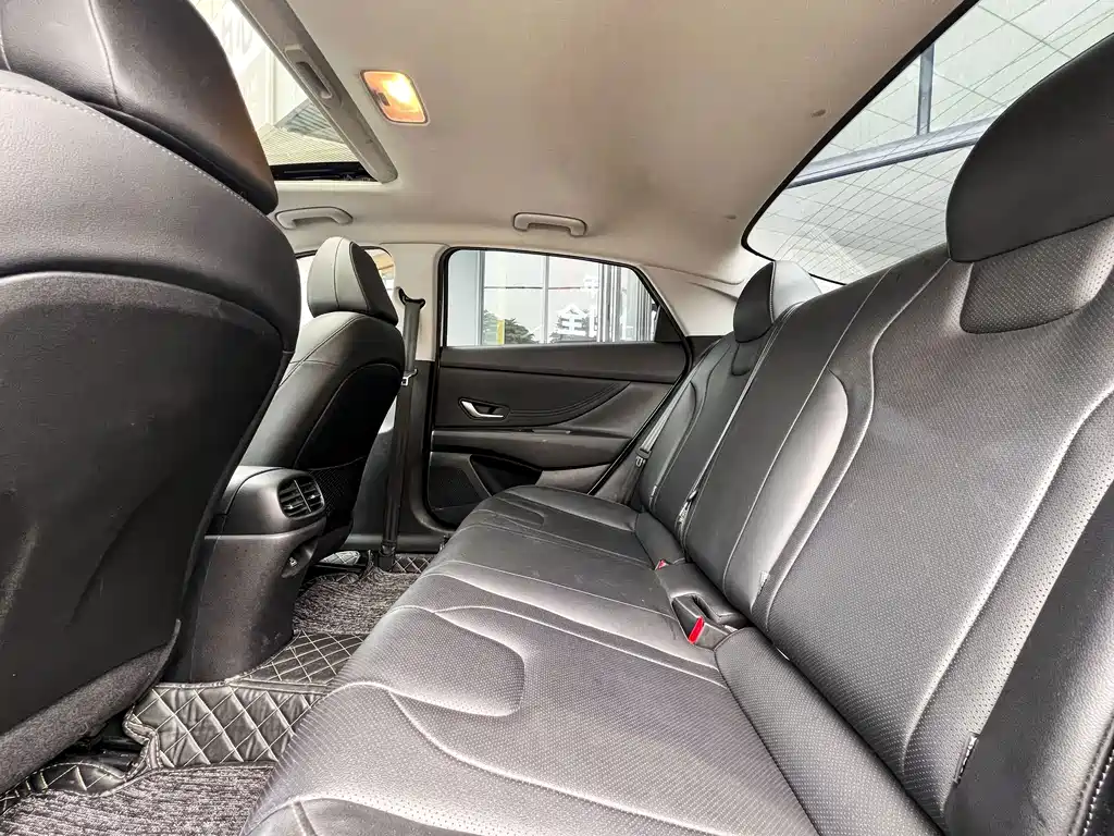 Hyundai Elantra 2022 — фото 10