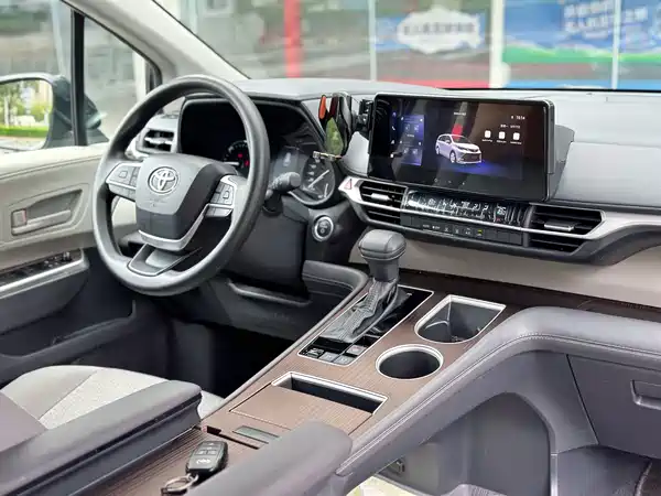 Toyota Sienna 2025