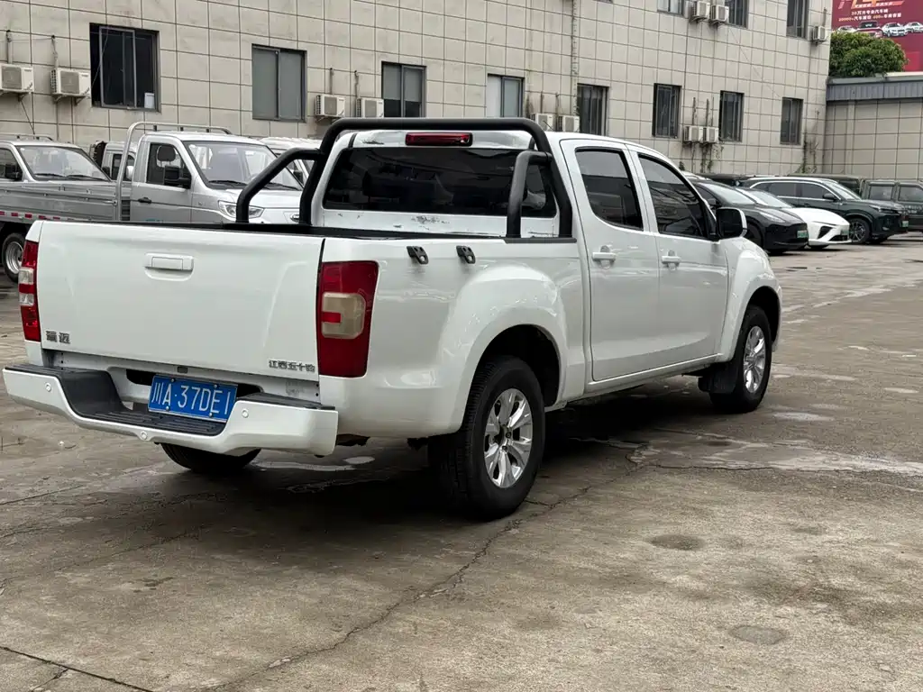 Isuzu RE-MAX 2023 — фото 15