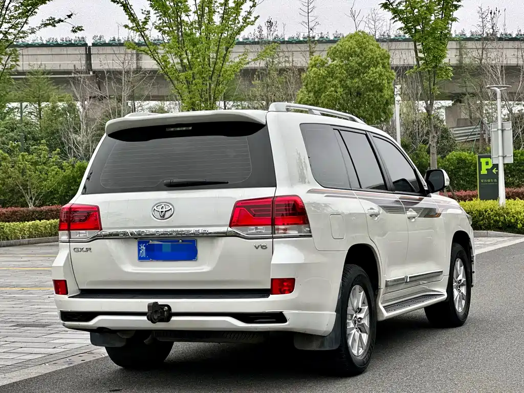 Toyota Land Cruiser 2019 — фото 6