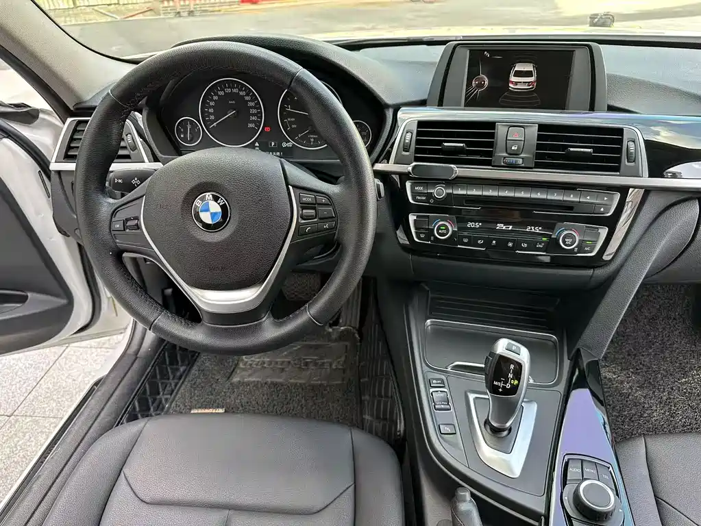 BMW 3 Series 2017 — фото 12