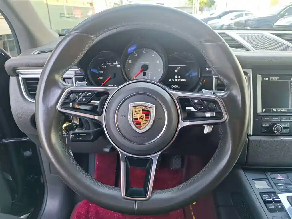 Porsche Macan 2016 — фото 11