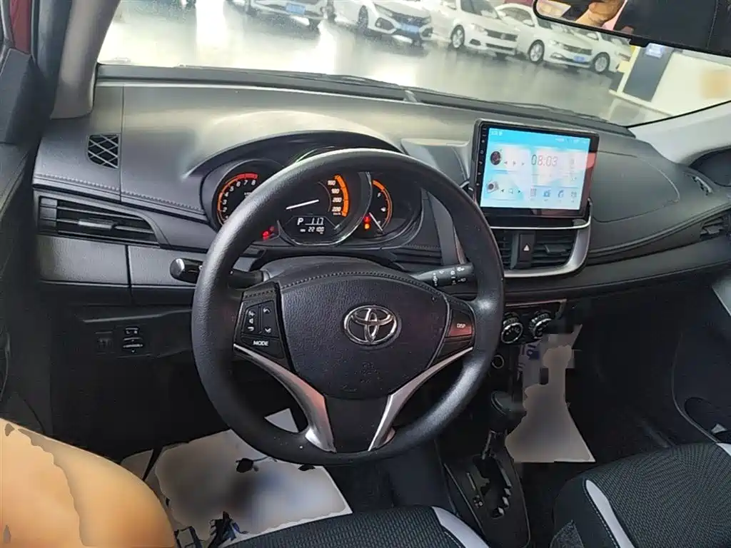 Toyota Yaris L 2023 — фото 10