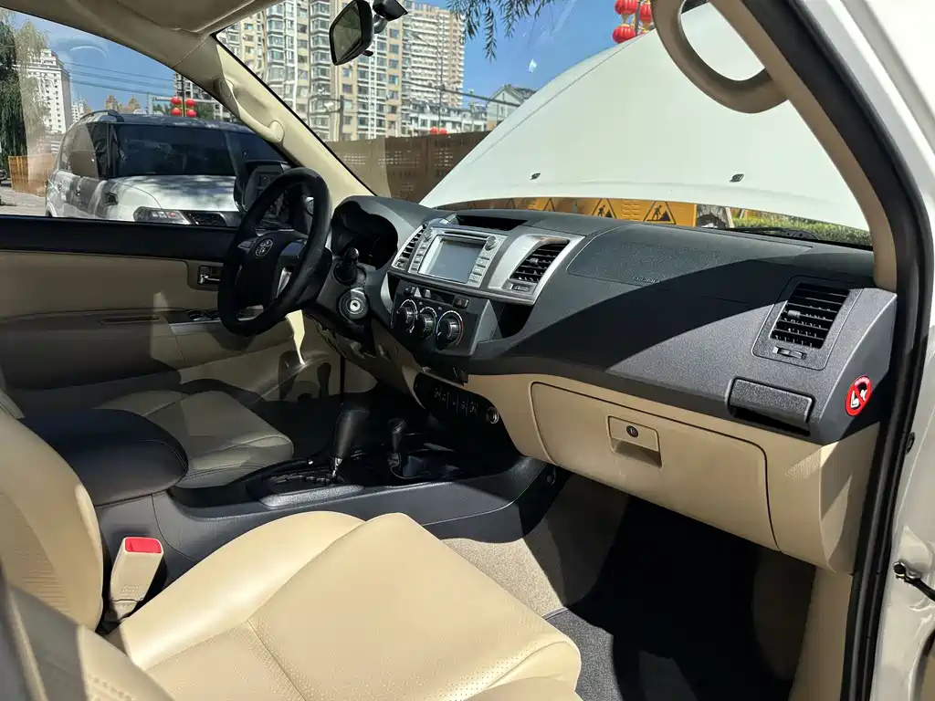Toyota Fortuner 2016 — фото 13