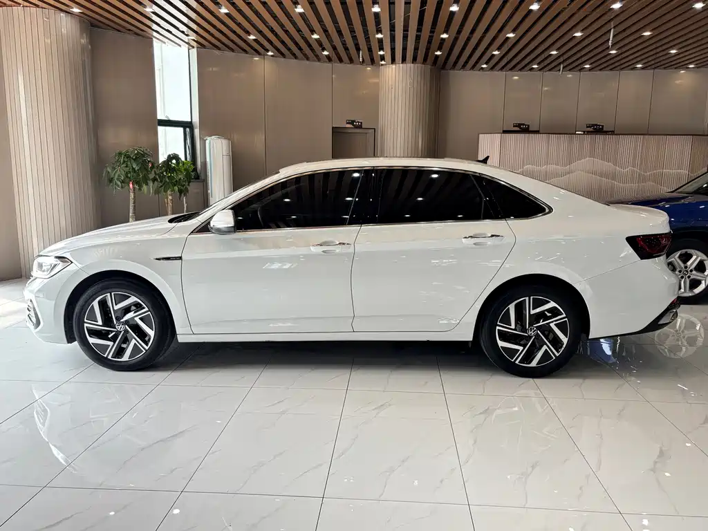 Volkswagen Sagitar 2022