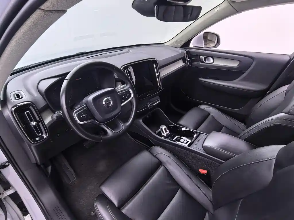 Volvo XC40 2020 — фото 20