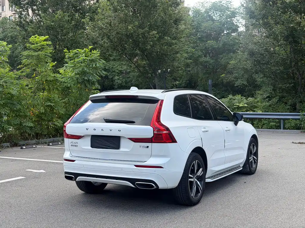 Volvo XC60 2021 — фото 12