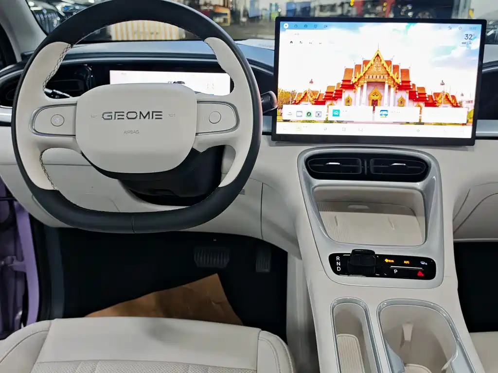Geely Galaxy Starwish 2025 — фото 10