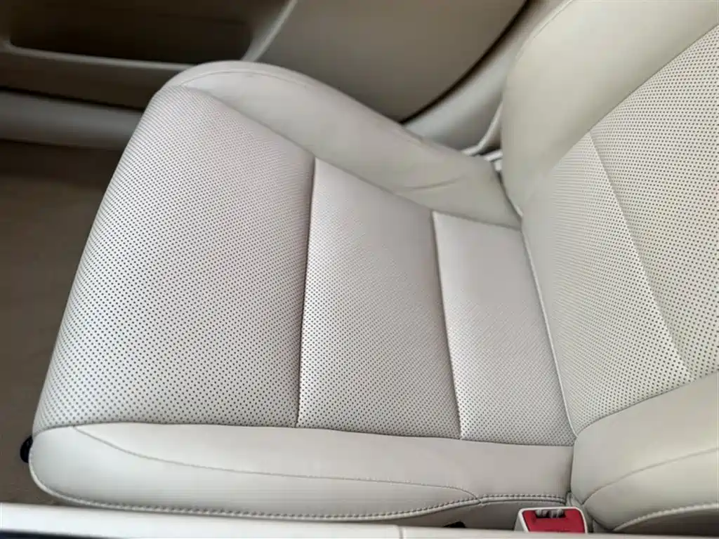 Lexus ES 2015 — фото 14