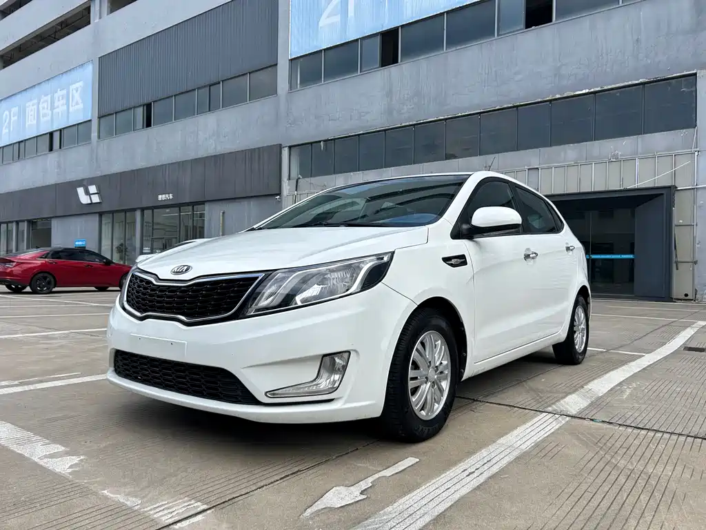 Kia K2 2015 — фото 1