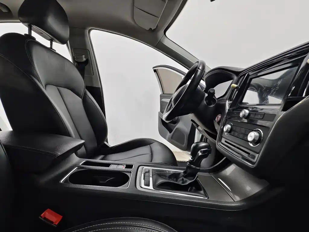 Roewe i6 Classic 2018 — фото 15