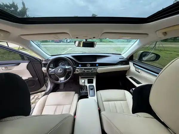 Lexus ES 2016