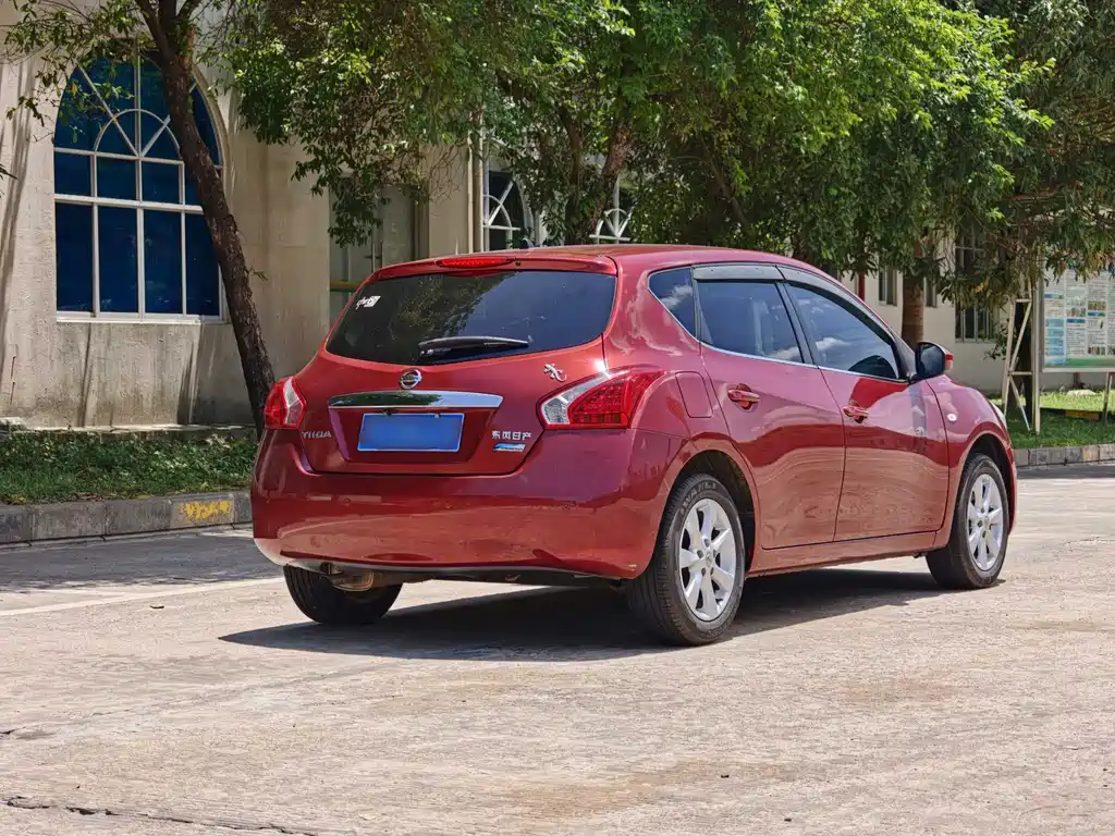 Nissan Tiida 2014 — фото 10