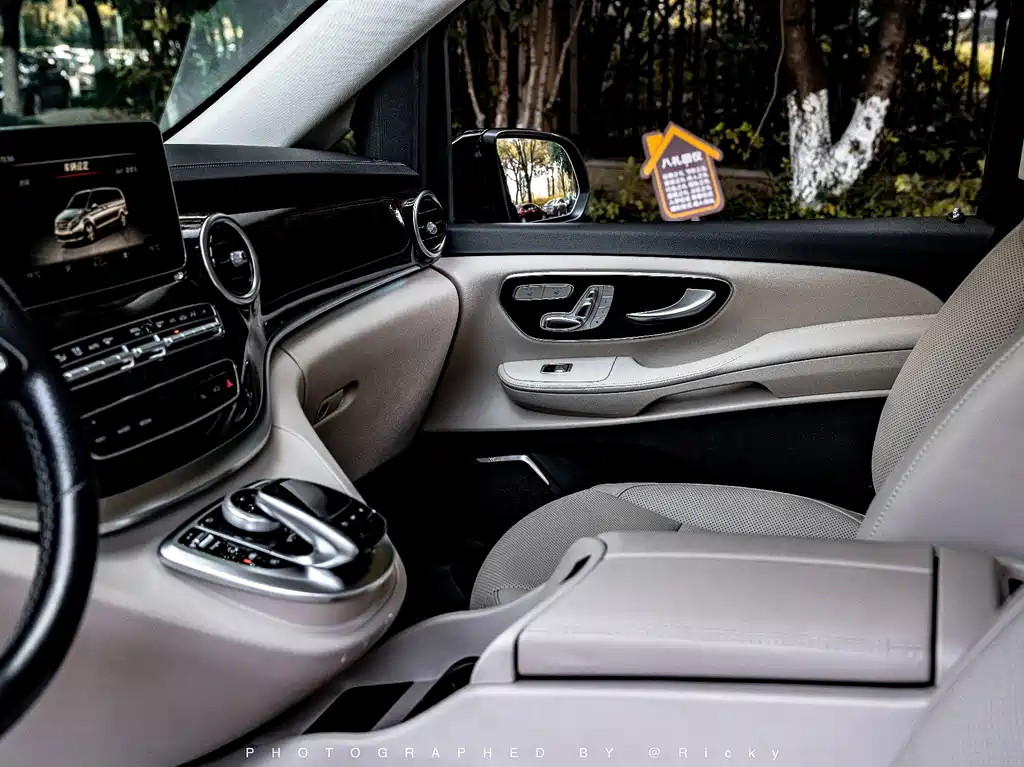 Mercedes-Benz V-Class 2019 — фото 14