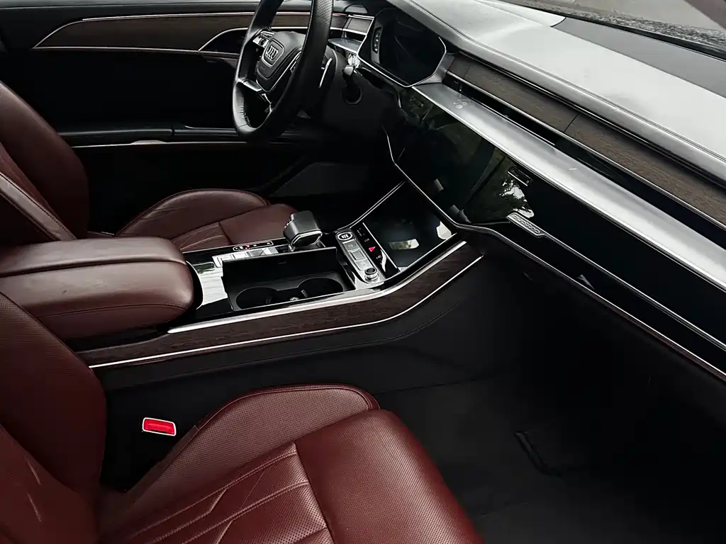 Audi A8 2021 — фото 11