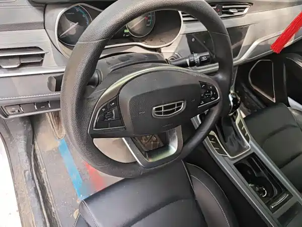 Geely Emgrand 2022