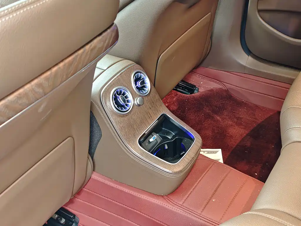 Mercedes-Benz E-Class 2023 — фото 10