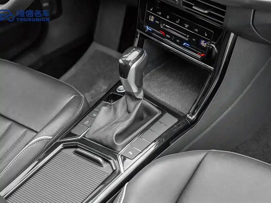 Volkswagen Passat 2023 — фото 19