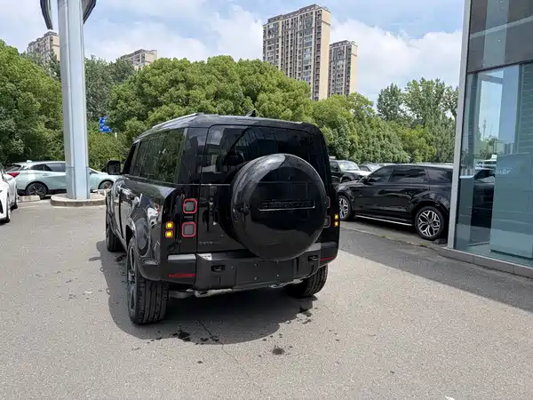 Land Rover Defender 2026