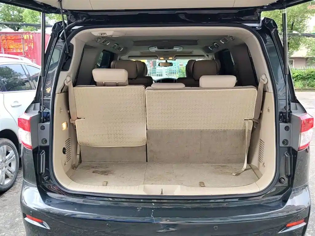 Nissan Quest 2017 — фото 19