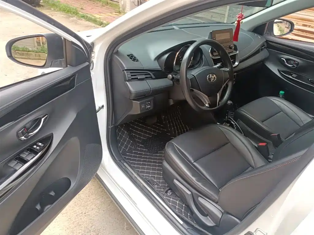 Toyota Yaris L 2021 — фото 16