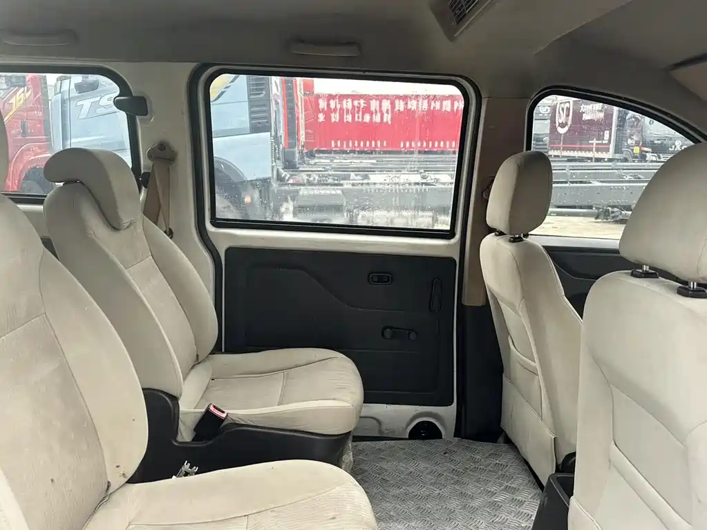 Wuling Hongguang V 2020 — фото 9