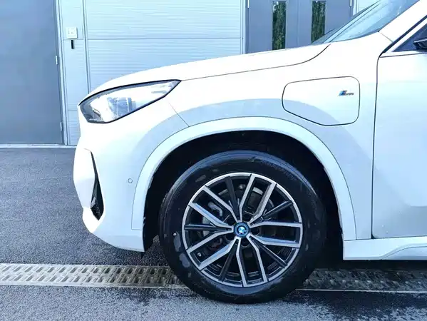 BMW iX1 2025