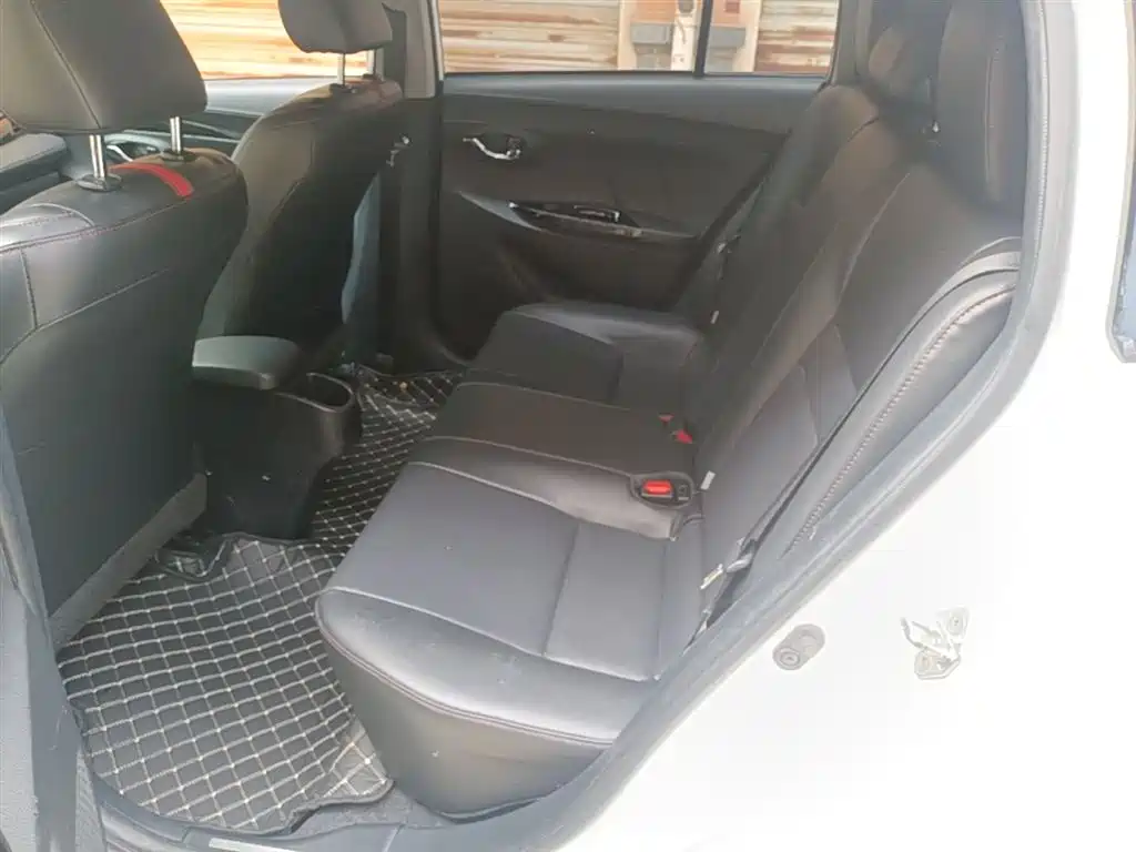 Toyota Yaris L 2021 — фото 17