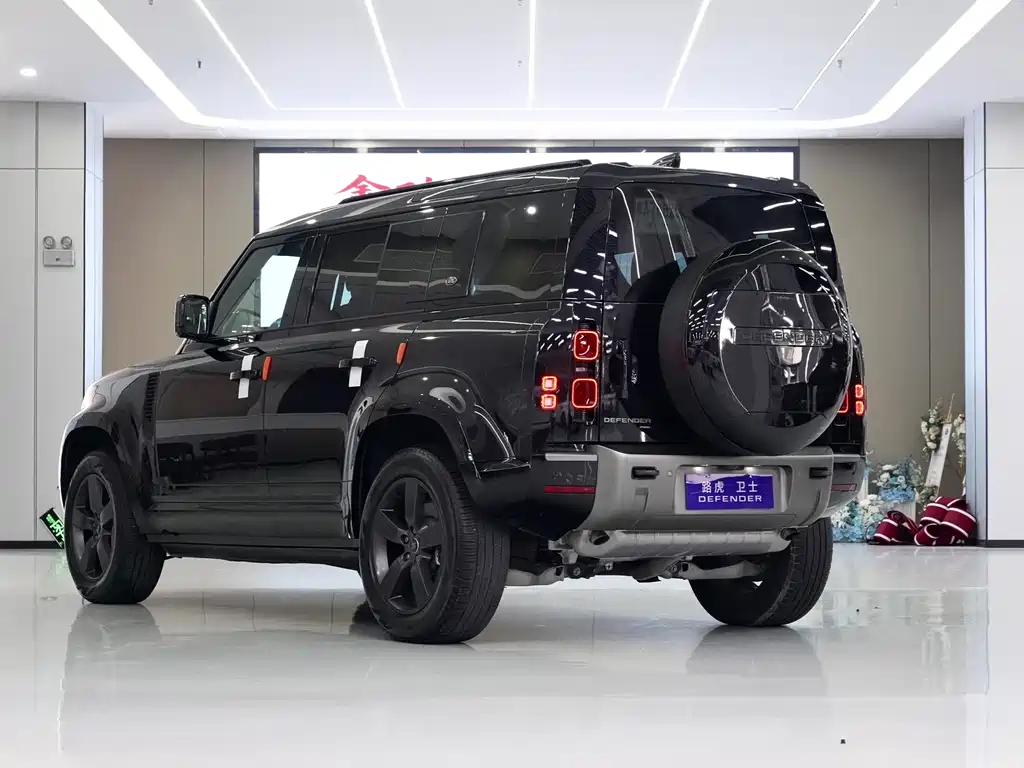Land Rover Defender 2023 — фото 4