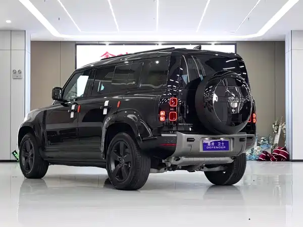 Land Rover Defender 2023