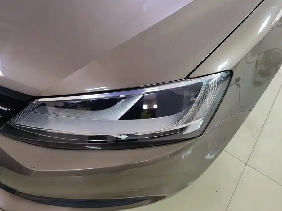 Volkswagen Sagitar 2013